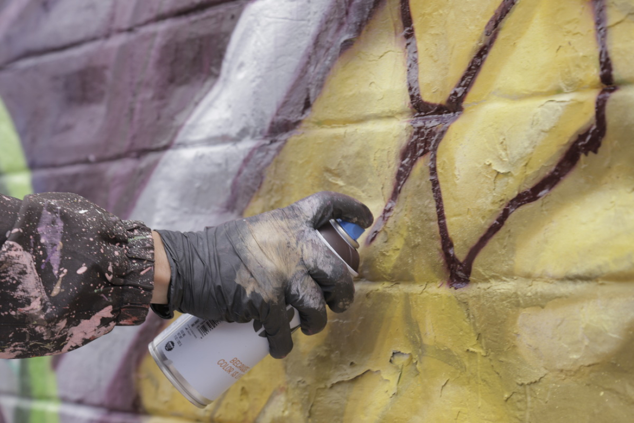 Grafitero pintando