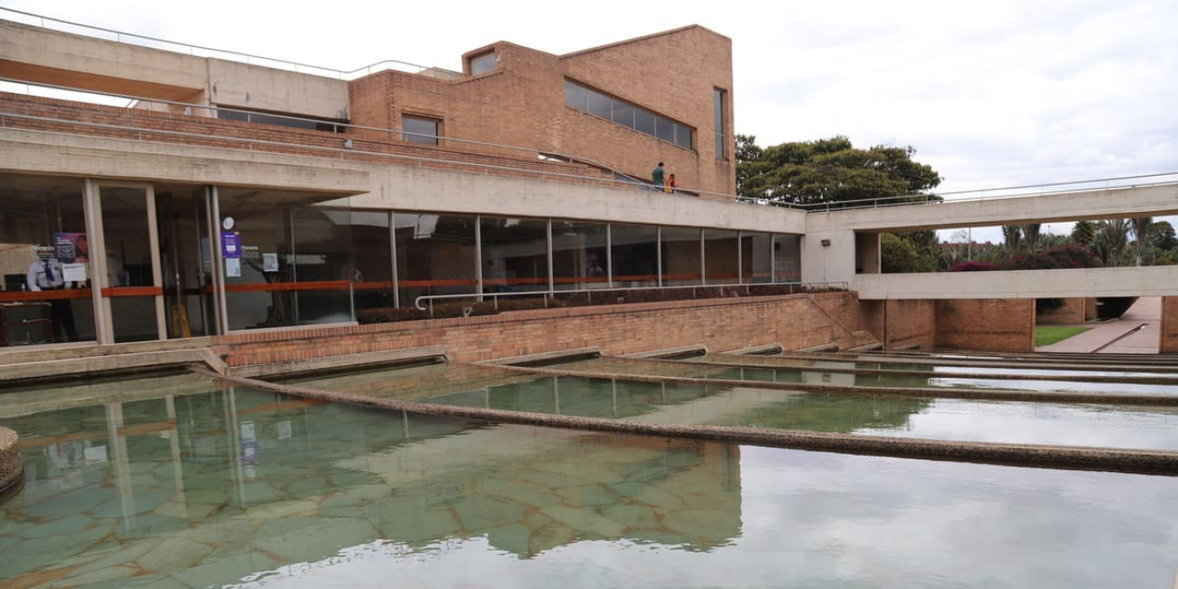 Biblioteca Virgilio Barco vista desde afuera