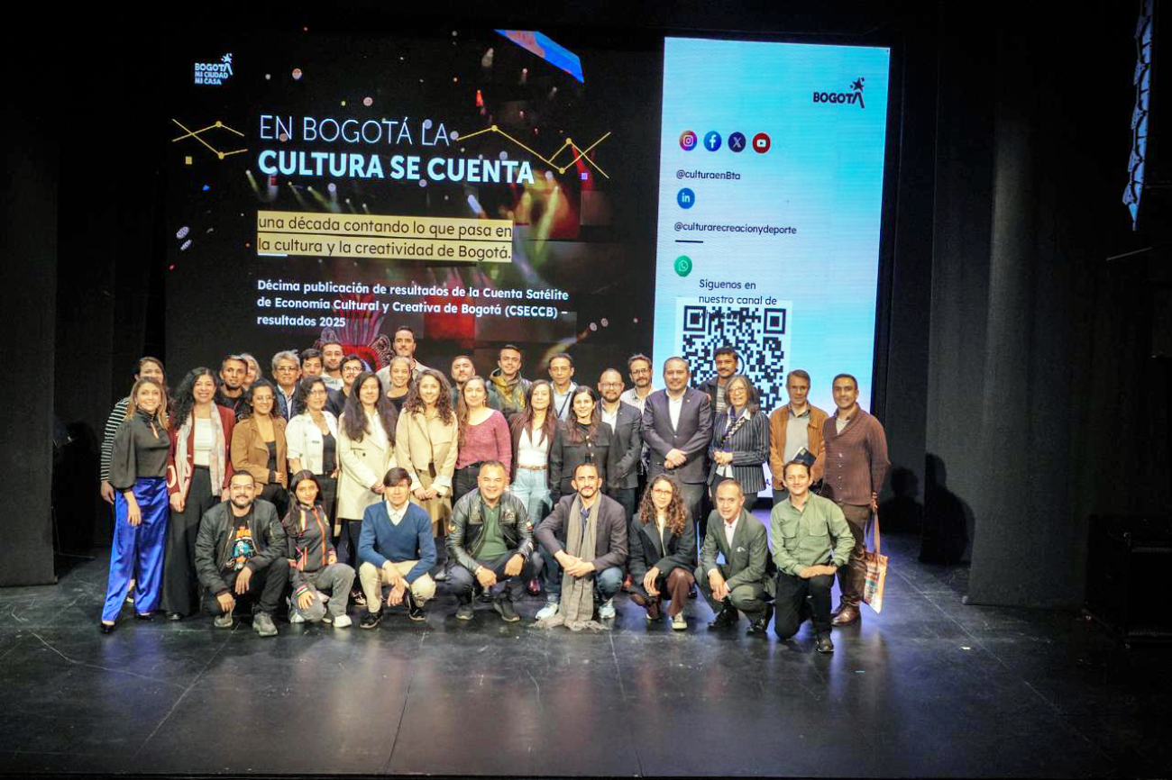artistas en un escenario