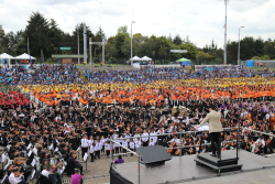 todos los niños en el escenario