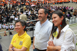 alcaldesa y secretaria de cultura 