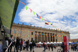 Mercado campesino en la plaza de Bolívar