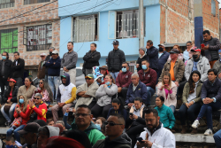 habitantes de ciudad bolívar en gradería