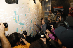 alcaldesa claudia lópez en mapa de bogotá