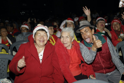 Adultos mayores en plaza de bolívar