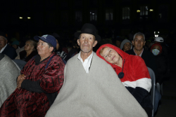 Adultos mayores en plaza de bolívar