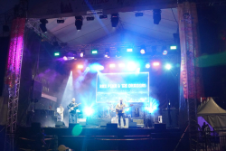 Evento Parque nacional con tarima y público