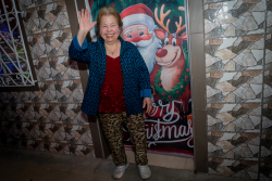 persona mayor bailando