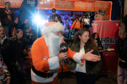 papa noel y funcionaria