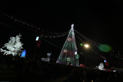 plaza iluminada en Navidad