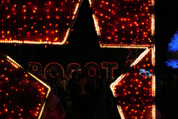 plaza iluminada en Navidad