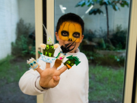niño en halloween