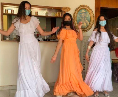 niñas gitanas bailando