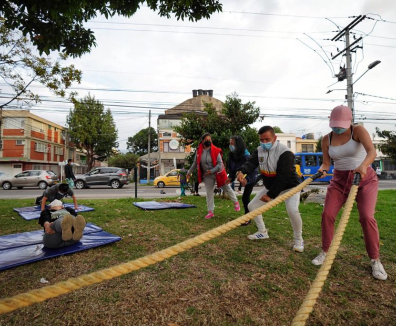 mujeres haciendo deporte