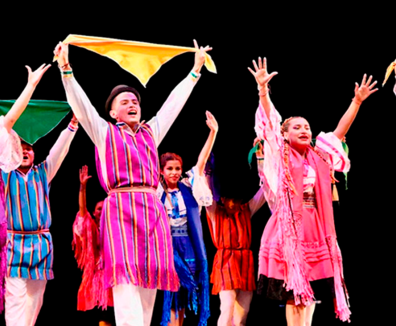 grupo de danza en escenario