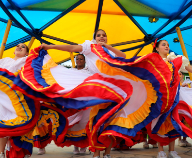 mujeres danzando