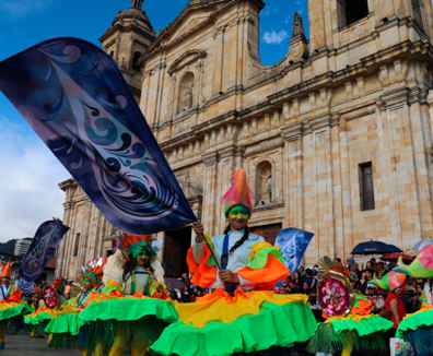 comparsa en la Plaza de Bolívar