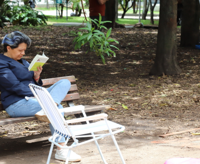 Mujer leyendo