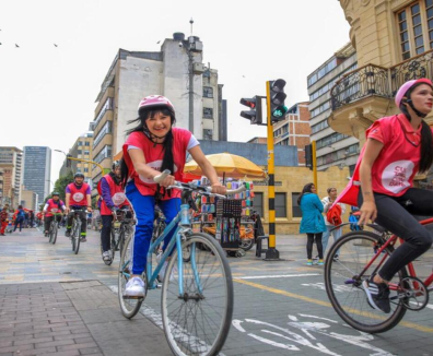 Mujeres en bicicleta
