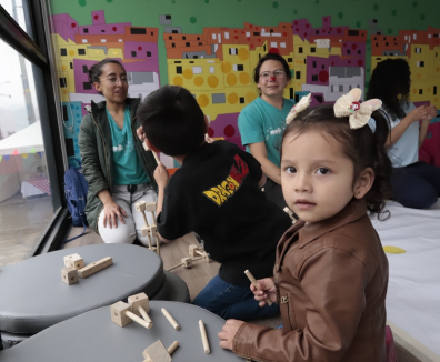 Foto de niña en jardín infantil