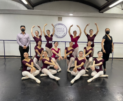 Bailarinas de Ballet en un salón de entrenamiento 
