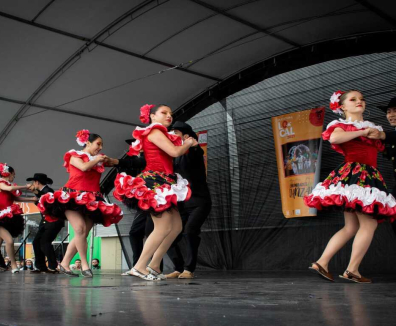 Personas bailando joropo