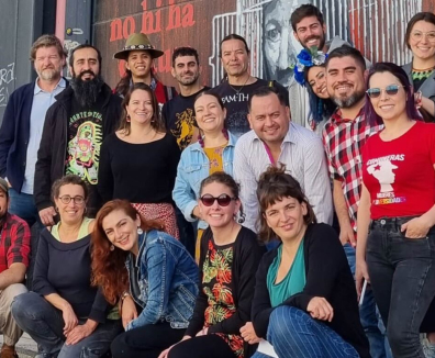 Grupo de personas posando