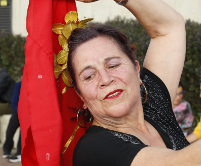 Mujer danza cumbia