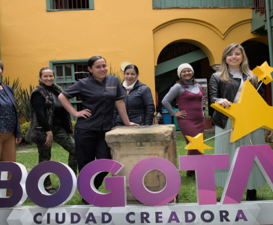 Mujeres posando
