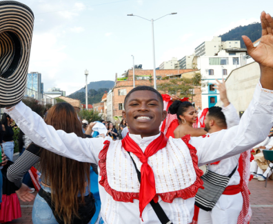 Joven danzando