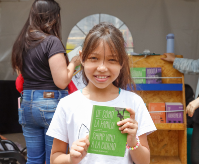 Niña con un libro