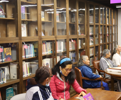 Personas leyendo