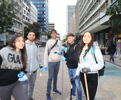 Grupo de voluntarios centro vive 