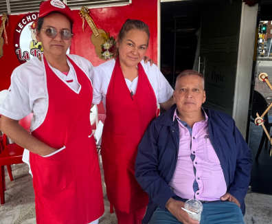 Integrantes de la Lechonería La Típica.