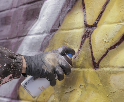 Grafitero pintando