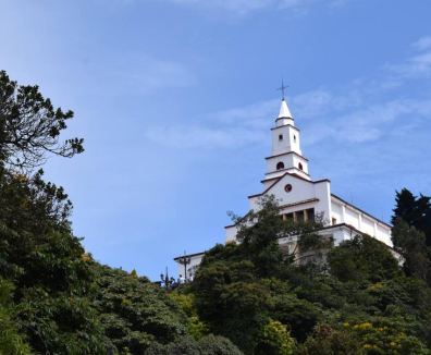 Cerro e iglesia de Monserrate
