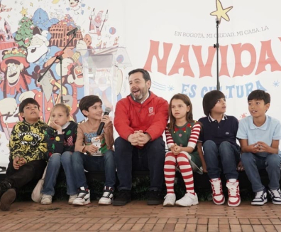 Navidad 2024, Alcalde y secretario con niños y niñas