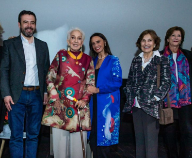 Foto protocolaria homenaje a Patricia Castaño Baños