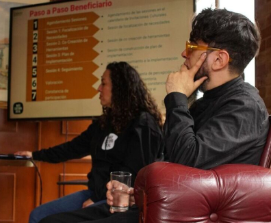 personas reunidas