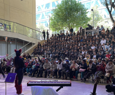 Fotgorafía de una presentación en el Centro Felicidad Chapinero