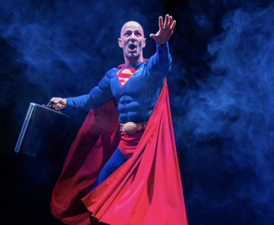 actor interpretando a superman