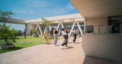 Personas bailando en CEFE CHAPINERO