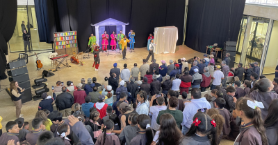 Fotografía de una obra en el teatro urbano del Centro Felicidad Chapinero