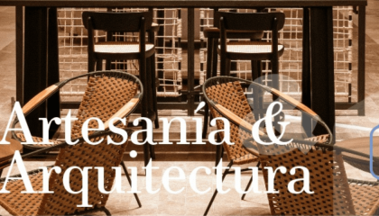 Fotografía de dos sillas interiores artesanales con un título que dice artesanía y arquitectura