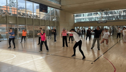 Personas haciendo ejercicio.