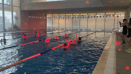 Personas participando en Acuarumba.