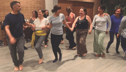 Participantes en el taller de biodanza.