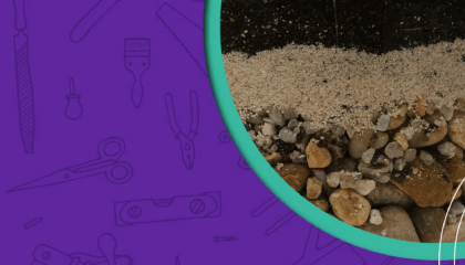 Foto de arena sobre piedras.