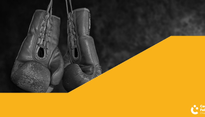 Foto de guantes de boxeo.