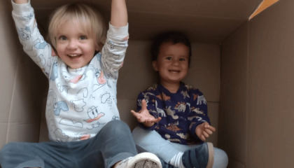 Niños divirtiéndose.